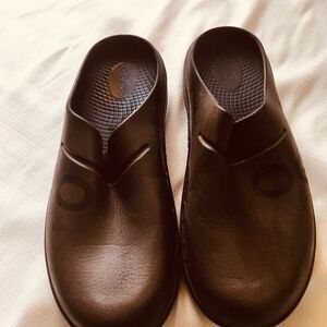 OOFOS Gray and Black Slip-On Loafers with Comfort Fit